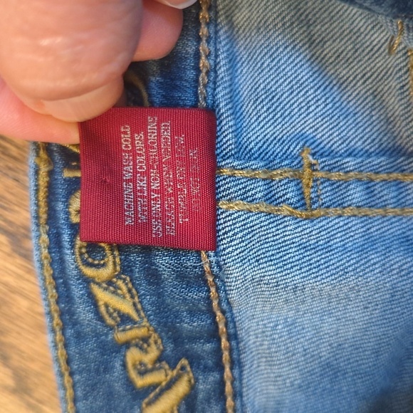 Arizona Jean Co. Denim Bleached Shorts Size 9 - Picture 3 of 4